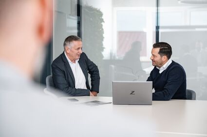 Vertreter von Ansys und INNEO arbeiten gemeinsam an Ihrem Erfolg